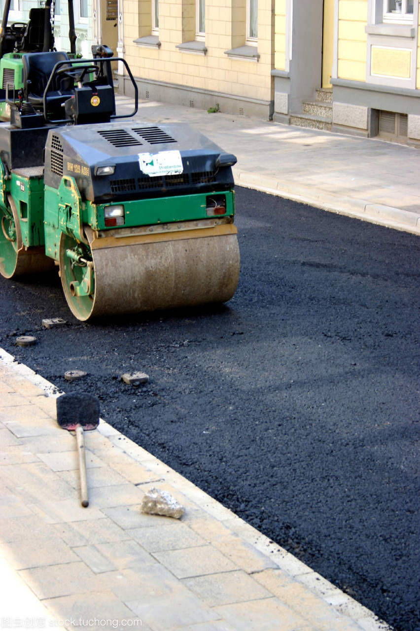 道路建設(shè) 城市發(fā)展的動(dòng)脈與挑戰(zhàn)