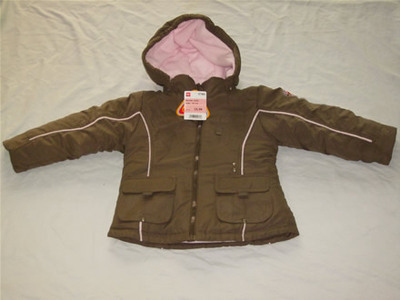 福州榮登貿(mào)易 專注品牌兒童風(fēng)衣與鞋帽零售批發(fā)，打造童裝服飾一站式采購(gòu)平臺(tái)